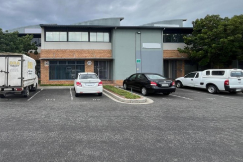 318m² Warehouse For Rent in Airport Precinct Airport Industria